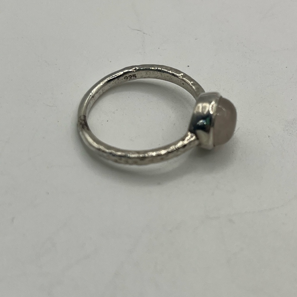 Sterling silver ring with rose quartz cabachon bezel set center. Size 6 - Picture 3 of 6